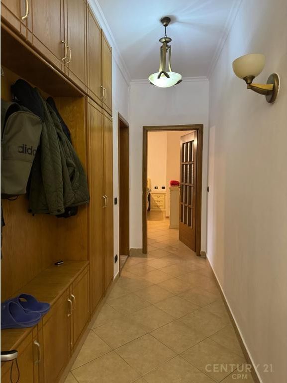 APARTAMENT ME QIRA TEK LIQENI ARTIFICIAL