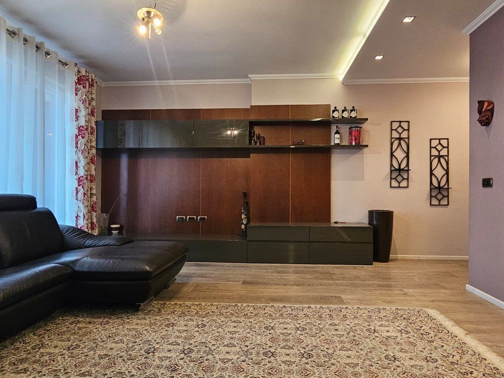 SHITET APARTAMENT 3+1+2 PERBALLE DELIJORGJIT