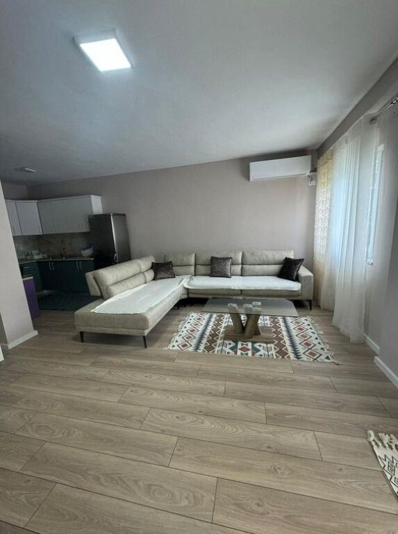 Casa 2+1 in Affitto a Fresku, Tirana
