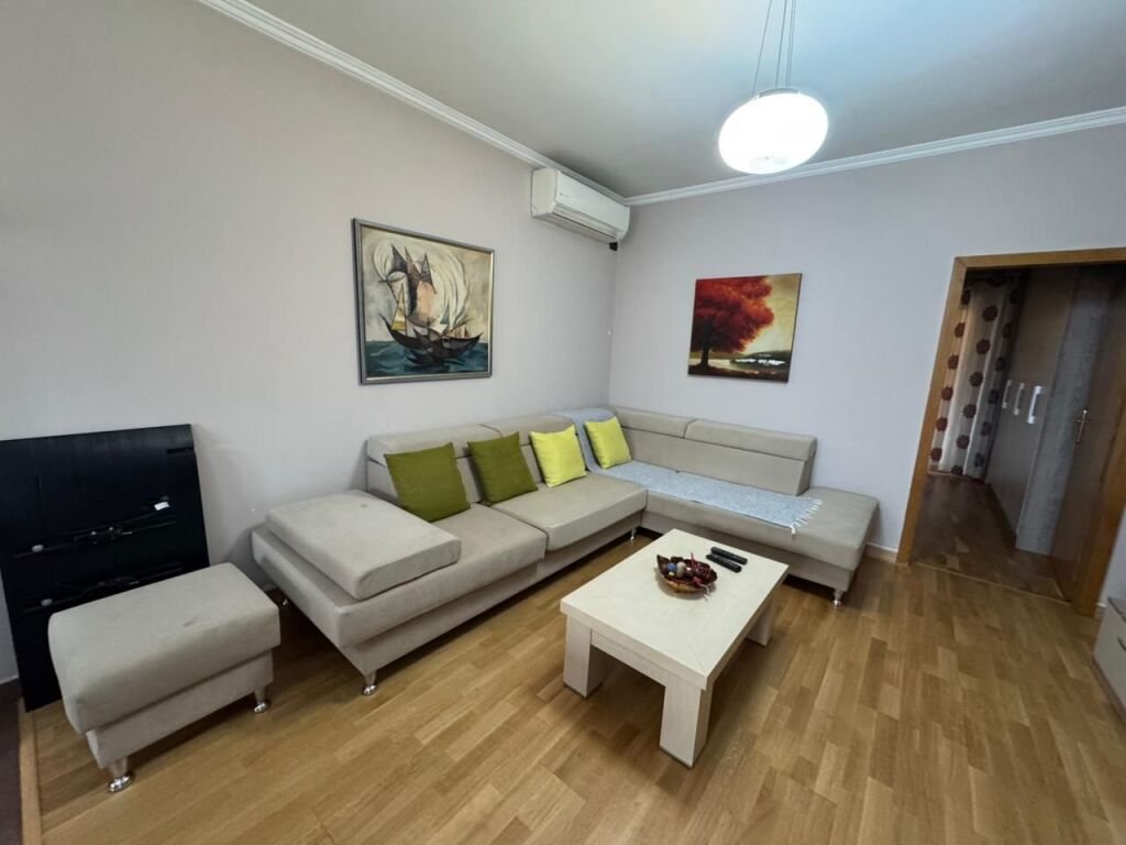 🏢 Appartamento 1+1 in affitto –📍  Al Nuovo Mercato💰 Prezzo: 50.000 lek / mese