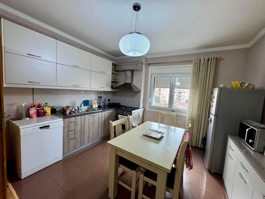 📣 QERA Apartament 1+1 📍 Pazari i Ri 🛣️ Rruga "Hoxha Tahsim" ✨