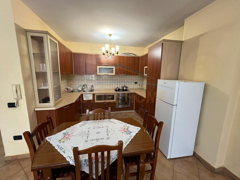 Qera, Apartament 2+1, Rruga e Kavajës, Tiranë.