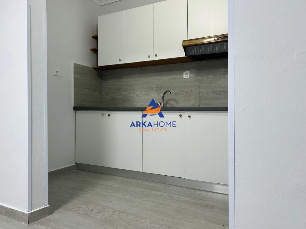 AFFITTASI UFFICIO 105M2 "DI FRONTE AL COMPLESSO DELIJORGJI" 80000 LEKE