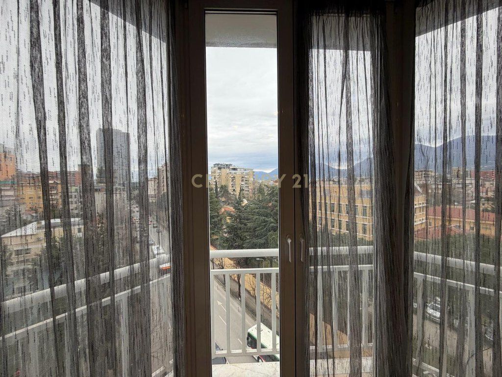 JEPET ME QERA APARTAMENT 2+1+2 TEK STADIUMI AIR ALBANIA