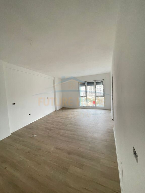 Shitet Apartament 2+1+2, Jordan Misja