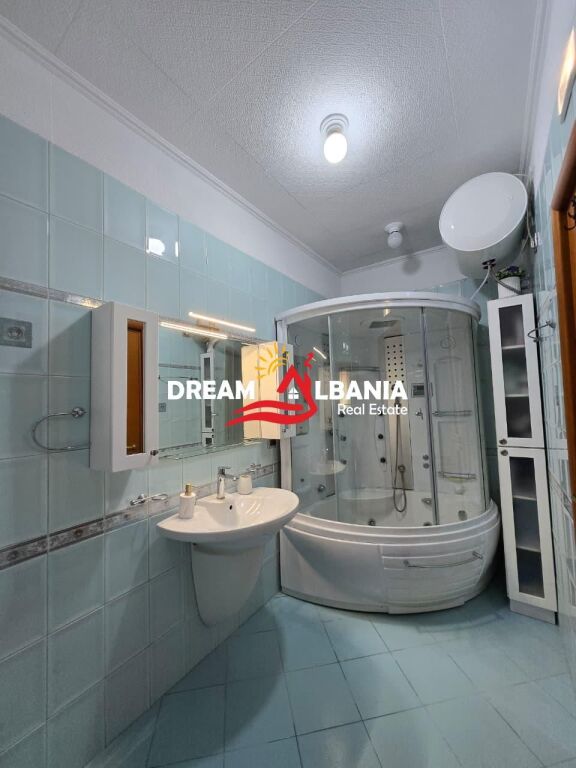Jepet kat vile me qera ne Rrugen e Elbasanit , Tirane ( ID 4251434 ) .