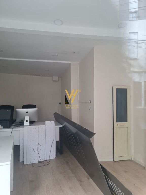 SHOP FOR RENT 25 M2 AT KOMUNA PARISIT 70,000 LEKE