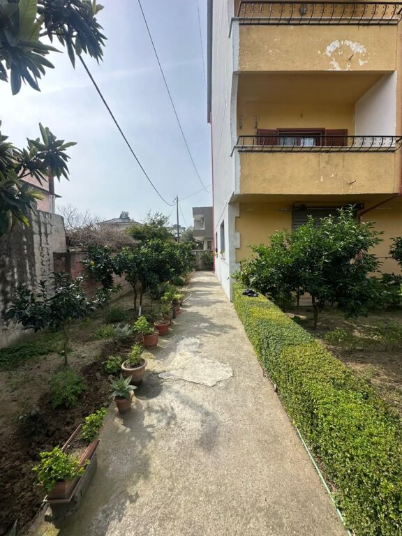 SHITET SHTEPI PRIVATE 4 KATE, PLAZH, DURRES. Plazh, Rruga Pavaresia, Durrës, Albania