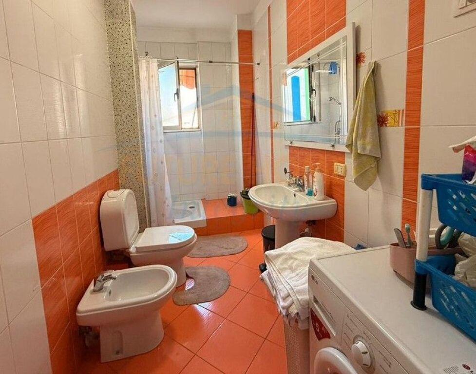 Shitet, Apartament 2+1, Pazari i Ri, Tiranë.