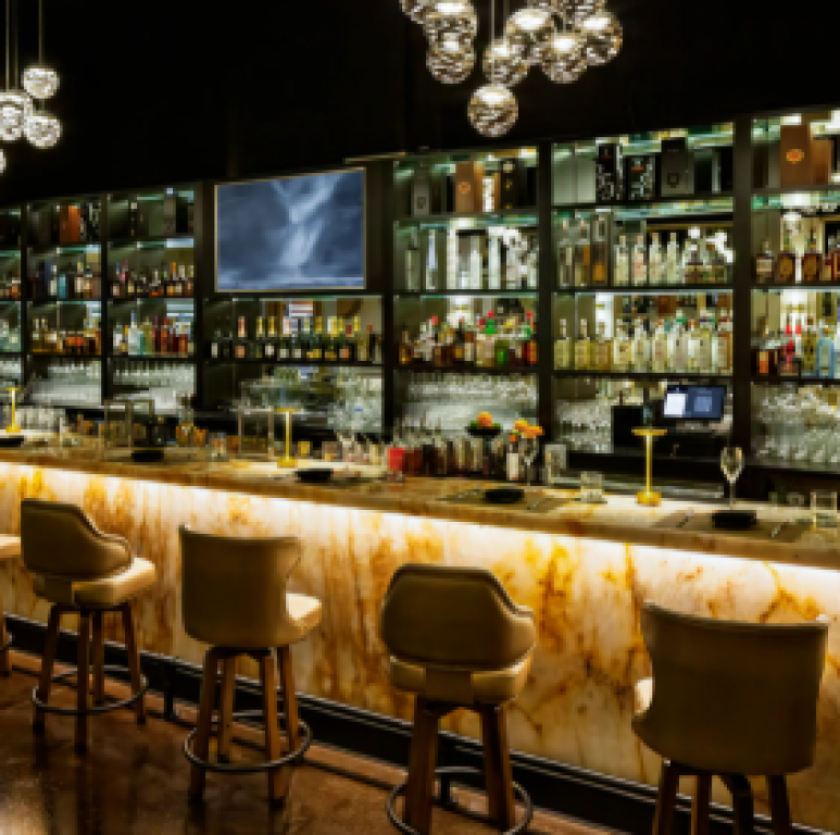 🍸 Locale / Lounge in vendita – vicino al Liceo “Petro Nini Luarasi”