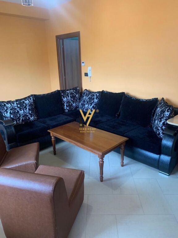 JEPET APARTAMENT 3+1+BLK ME QERA TE STACIONIT I TRENIT 50.000 LEKE