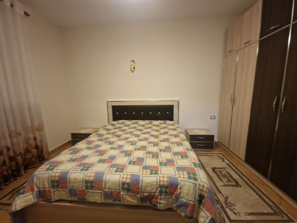 Apartment at Komuna e Parisit for rent