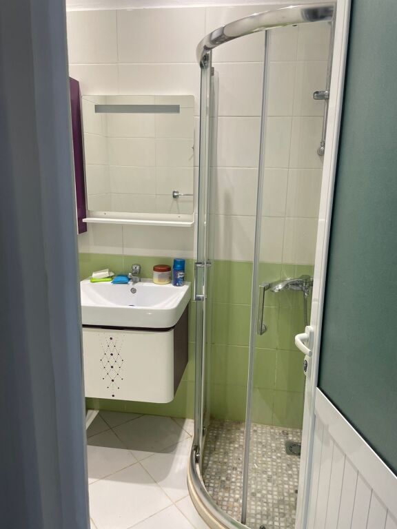 Apartament 1+1, Astir!