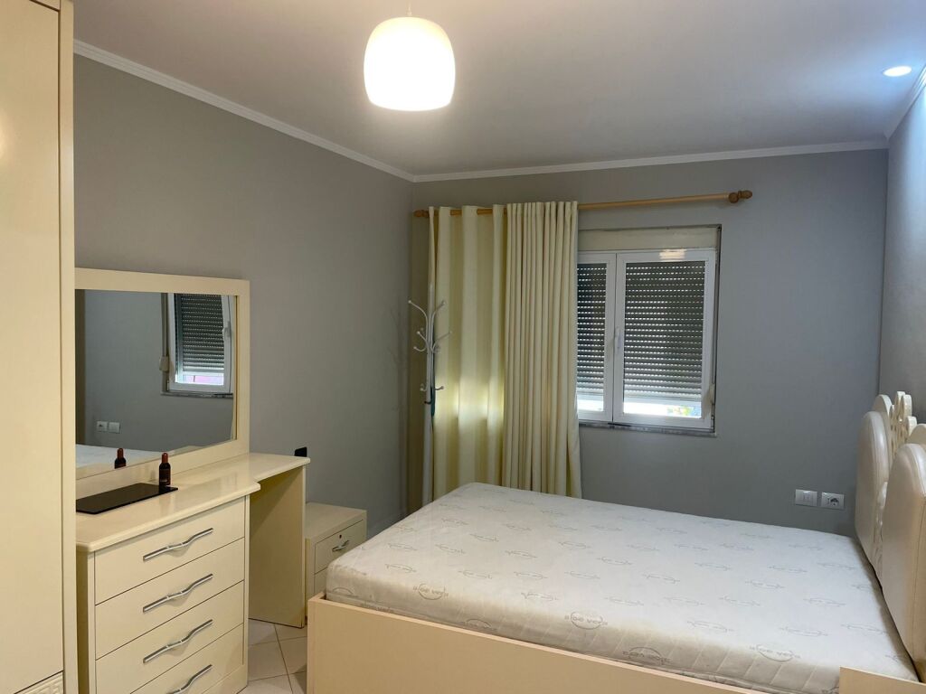 Apartament 1+1, Astir!