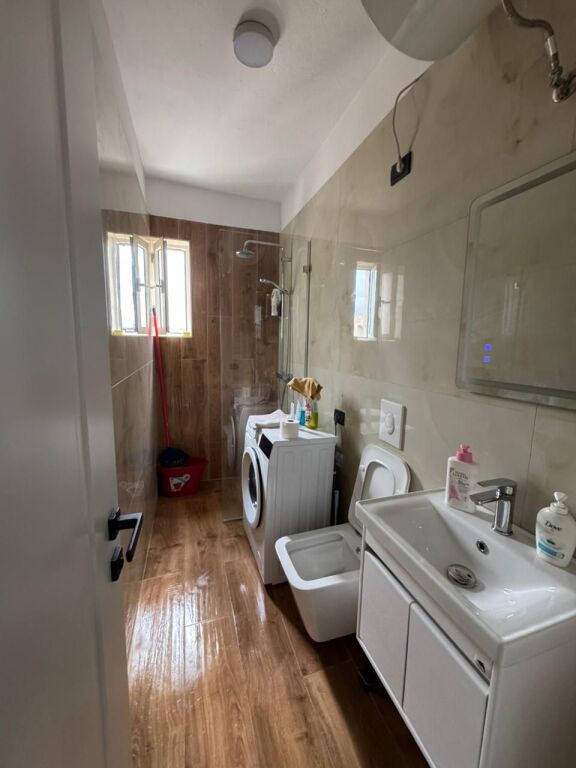 🏢 Appartamento 1+1 in affitto –📍  Al Nuovo Mercato💰 Prezzo: 50.000 lek / mese