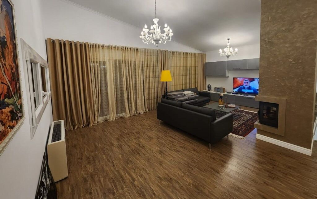 🏡 VILË 2-KATËSHE ME QIRA – PRANË TEG