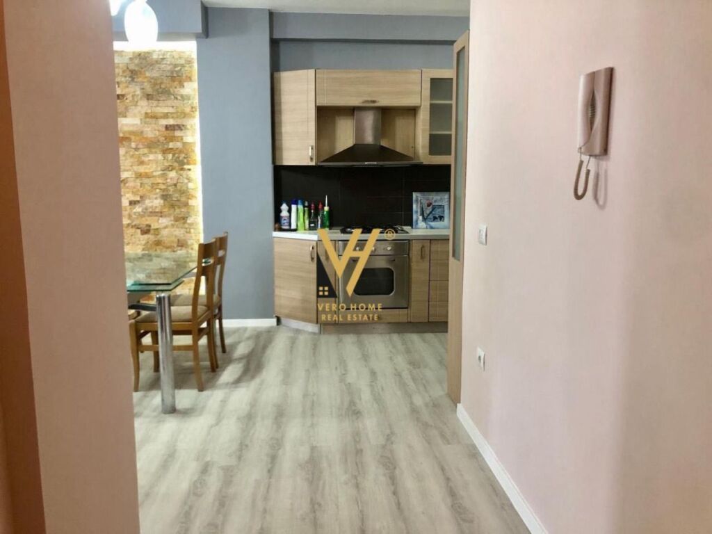 JEPET APARTAMENT 2+1 ME QIRA TE GLOBE, RR. KAVAJES 600 EURO