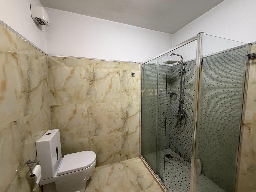 JEPET ME QERA APARTAMENT 2+1+2 TEK STADIUMI AIR ALBANIA