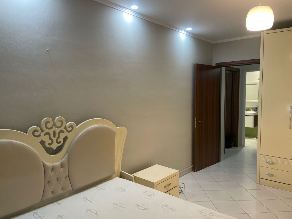 Apartament 1+1, Astir!