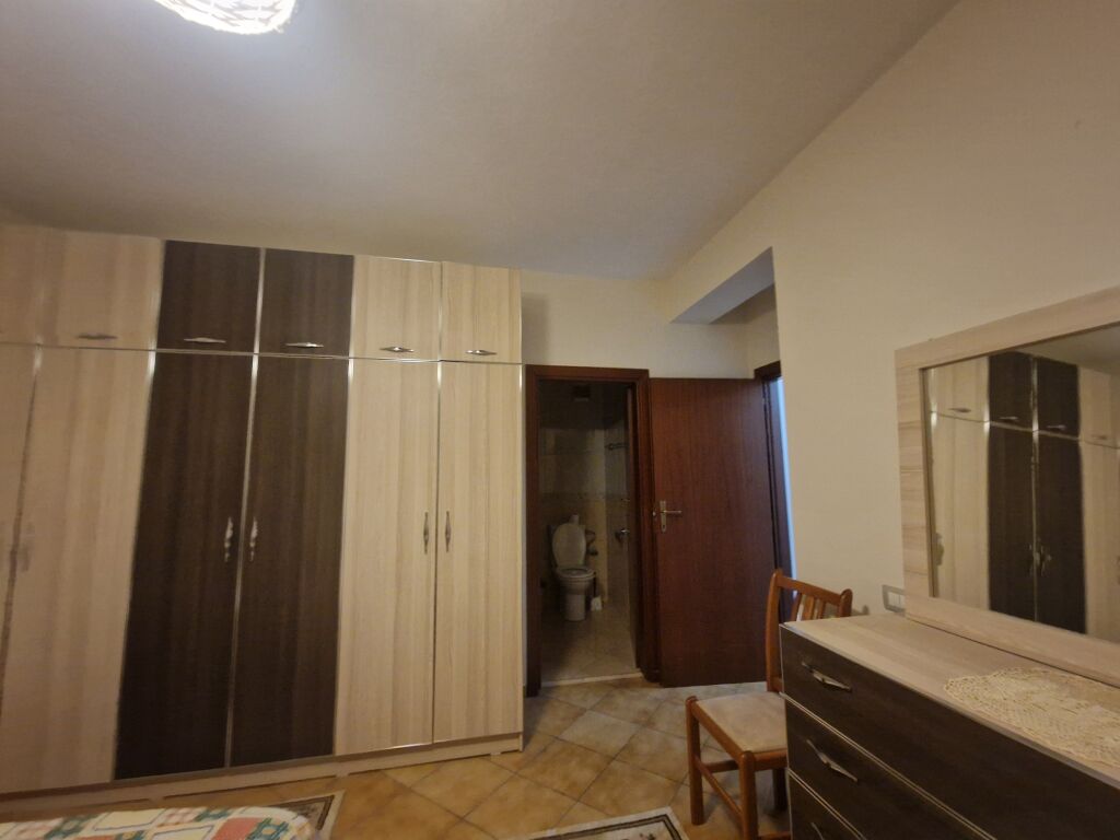 Apartment at Komuna e Parisit for rent