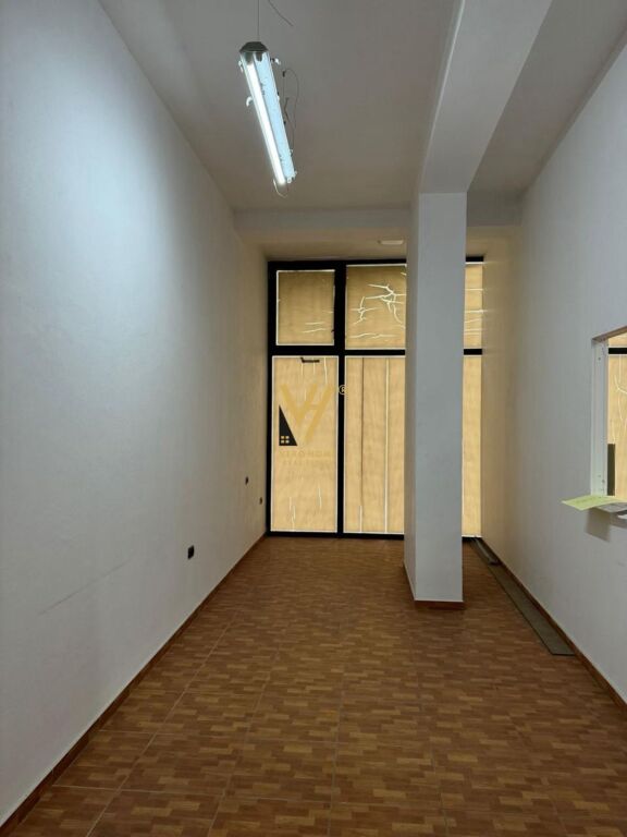 UFFICIO 120 M2 IN AFFITTO A SELVIA 100.000 LEKE