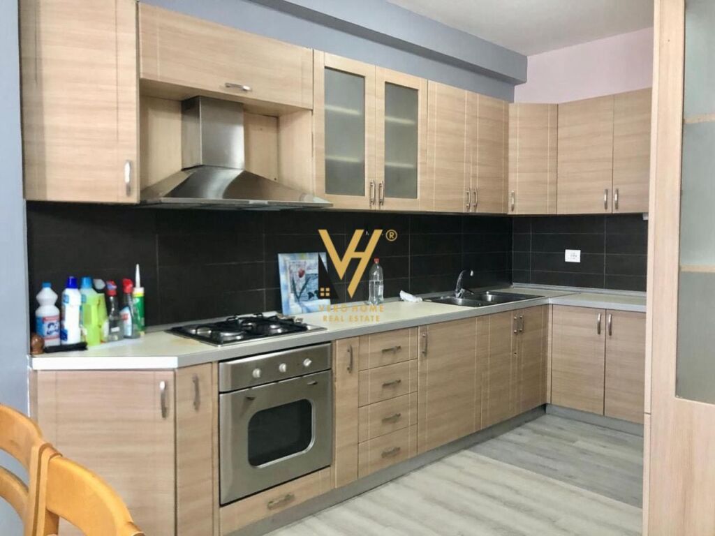 JEPET APARTAMENT 2+1 ME QIRA TE GLOBE, RR. KAVAJES 600 EURO