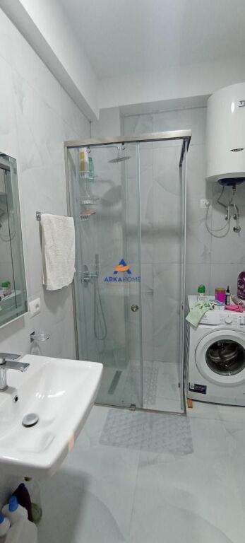 AFFITTASI APPARTAMENTO 1+1+BALCONE "RESIDENZA KAIMI NELLA ZONA DI ALI DEMI" 45000 LEKE