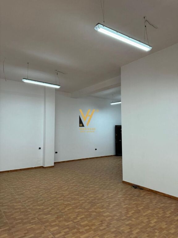 UFFICIO 120 M2 IN AFFITTO A SELVIA 100.000 LEKE