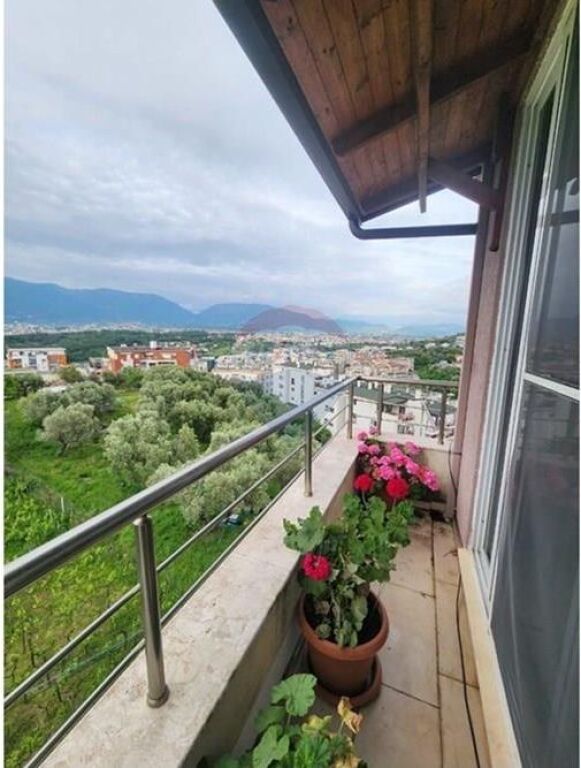 Apartment 3+1 for sale on Peti Street, near the Artificial Lake.