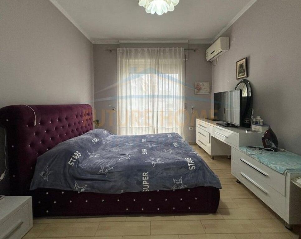 Shitet, Apartament 2+1, Pazari i Ri, Tiranë.