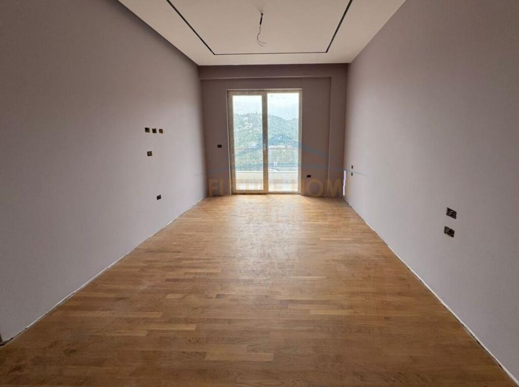 VENDESI PENTHOUSE 3+1+3 POSTI AUTO GREEN TERRACE, LIQUIDO THATE