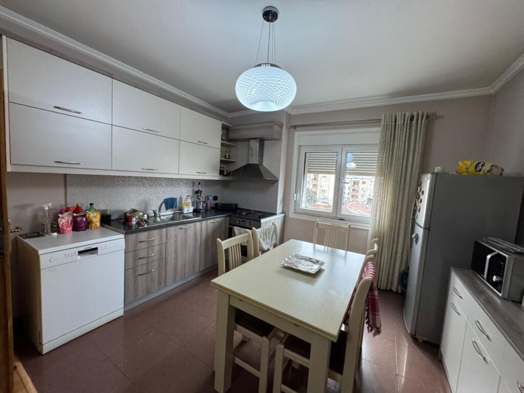 🏢 Appartamento 1+1 in affitto –📍  Al Nuovo Mercato💰 Prezzo: 50.000 lek / mese