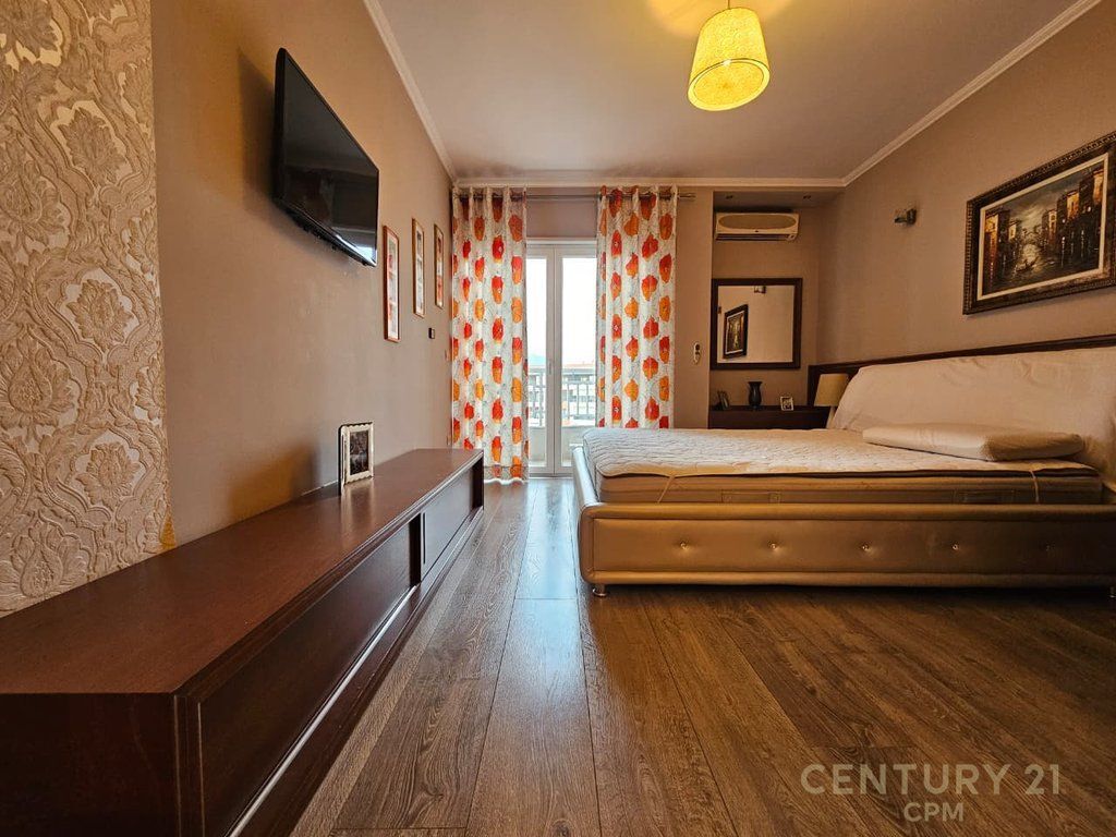 Shitet super Apartament 3+1+2 perball Delijorgjit!