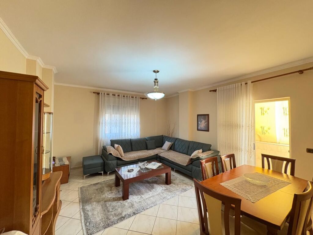 Appartamento 2+1+2 in Affitto – vicino al Tribunale, Durrës