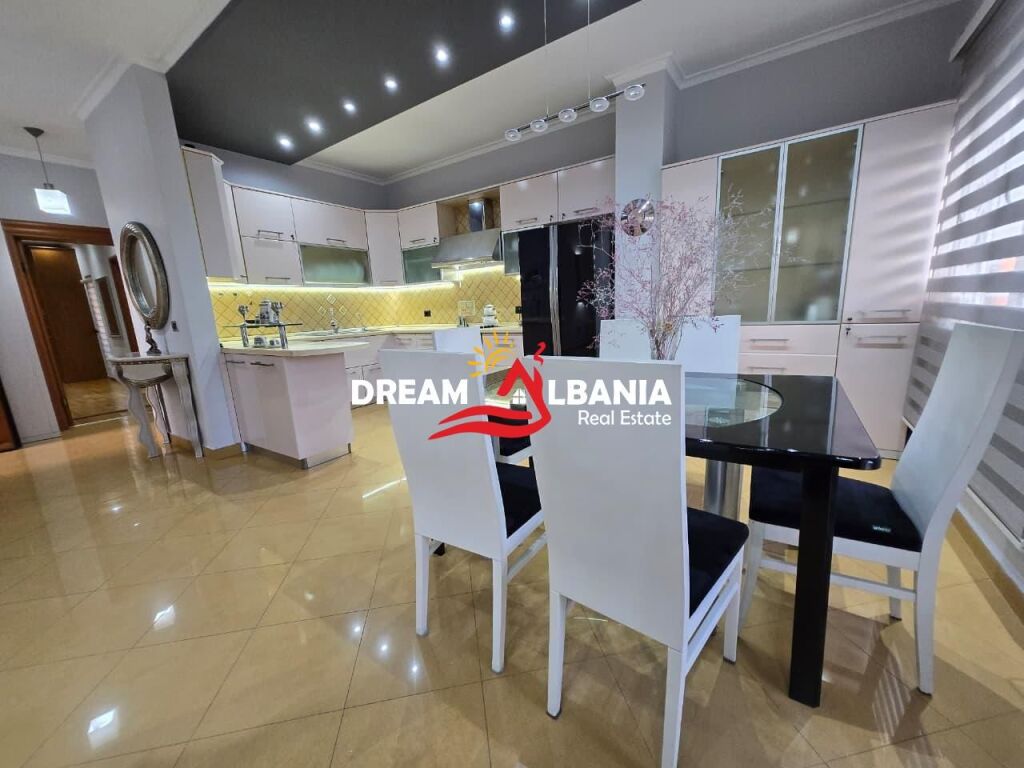Jepet kat vile me qera ne Rrugen e Elbasanit , Tirane ( ID 4251434 ) .