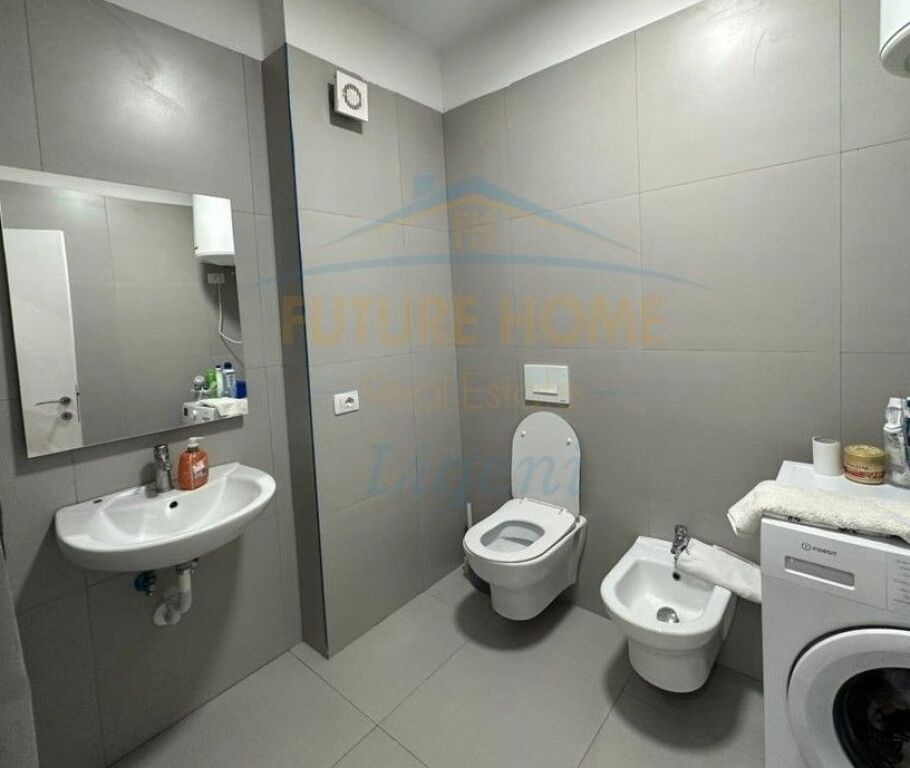 Qera, Apartament 2+1+2 Poste Parkimi,Univers City, QTU.