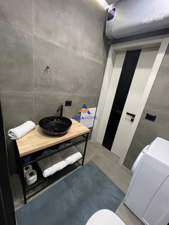 JEPET APARTAMENT ME QERA 2+1+BALLKON+POST PARKIMI "KOMUNA E PARISIT" 1300 EURO