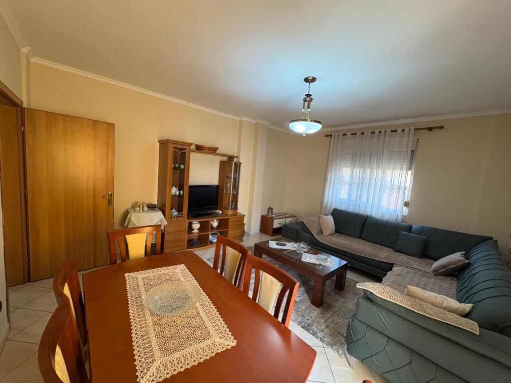 Appartamento 2+1+2 in Affitto – vicino al Tribunale, Durrës