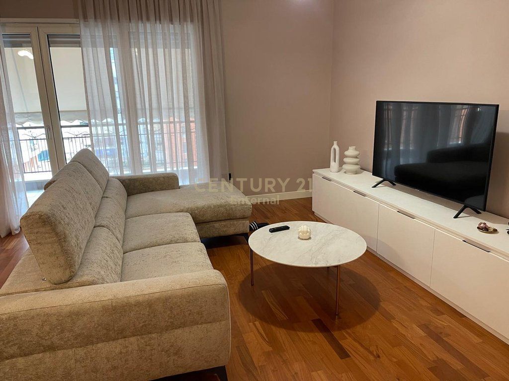 JEPET ME QERA APARTAMENT 2+1+1 POST PARKIMI TEK KOMPLEKSI DELIJORGJI