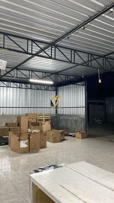 JEPET MAGAZINE 230 M2 ME QERA TE KODRA E DIELLIT 100.000 LEKE