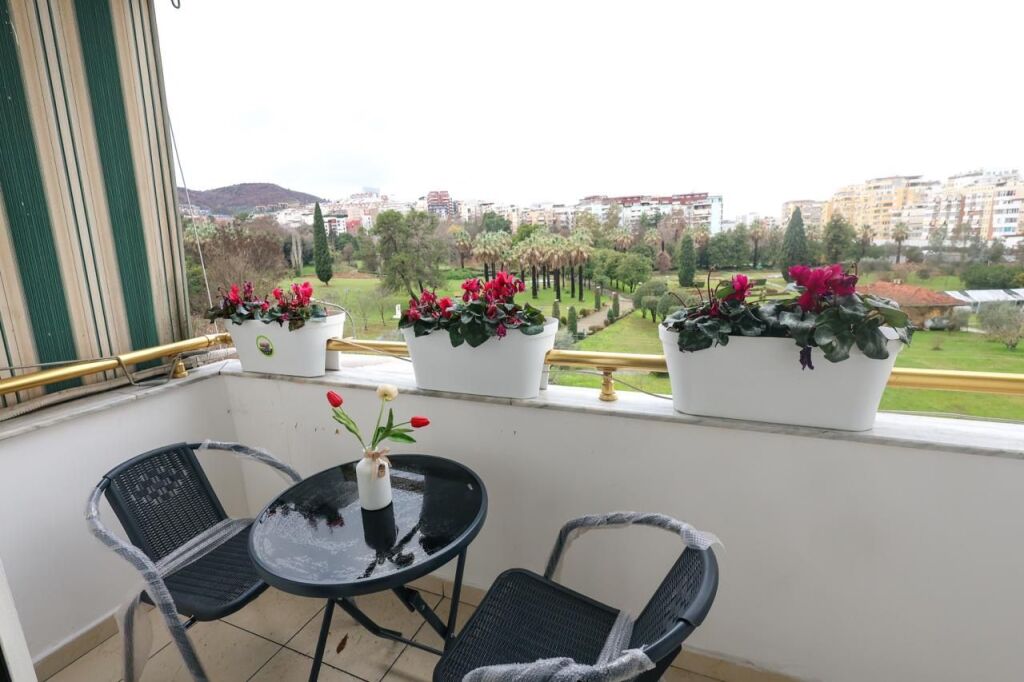 Apartament 2+1+2 me qera tek Kopshti Botanik