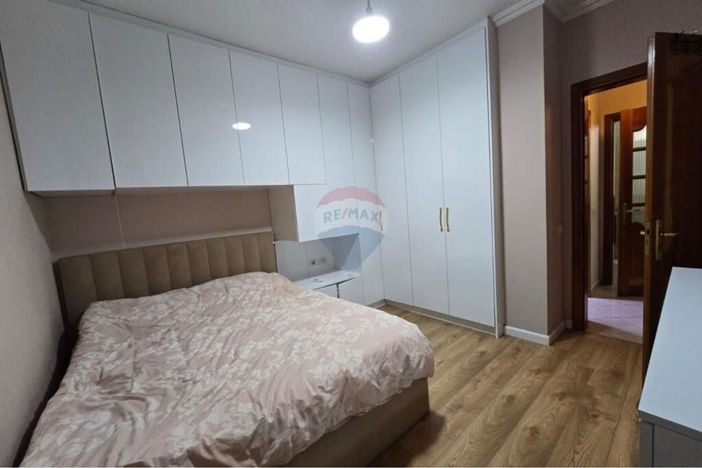 Ofrojme per qira apartament 2+1 te rr e Kavajes Perballe Delijorgjit