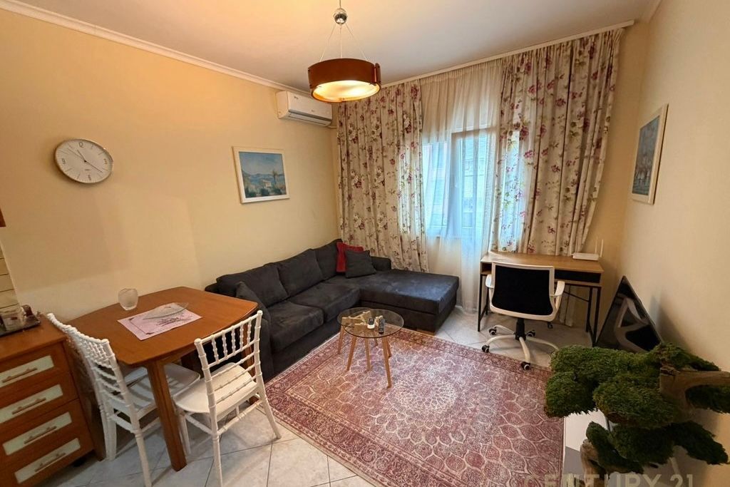Apartament me qira 1+1 tek Komuna e Parisit