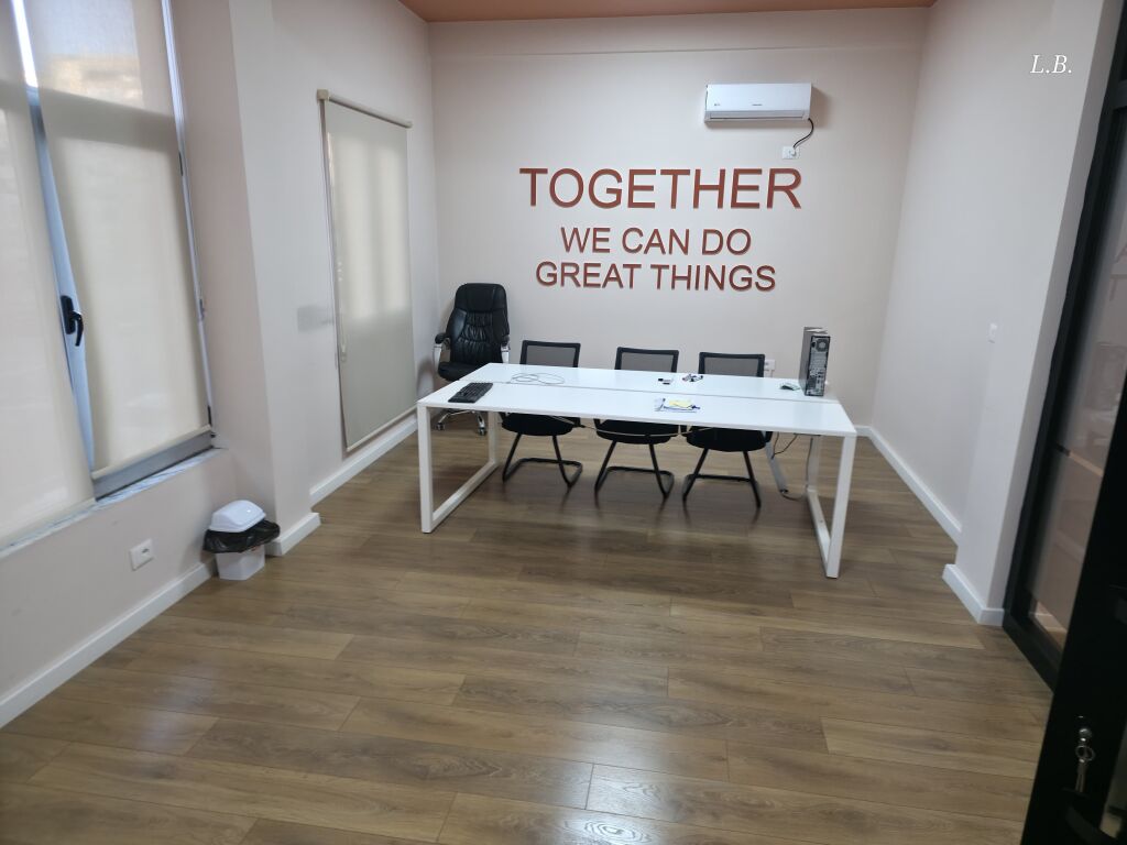 🏢 Ufficio in Affitto 220 m²