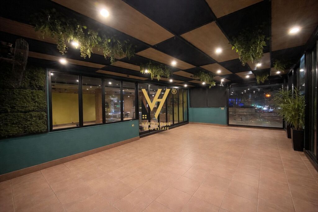 LOCALE COMMERCIALE IN AFFITTO 150 M2 SAUK I RI 2.000 EURO