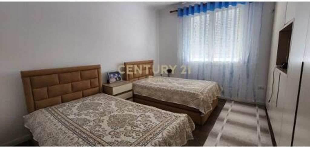 SHITET APARTAMENT 2+1 TE RRUGA E RE E PORTIT