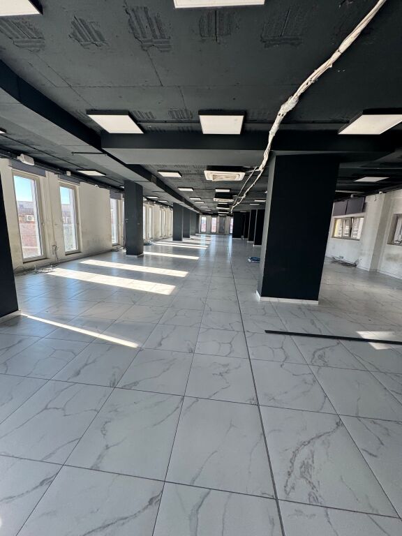UFFICIO 1100 M2 IN AFFITTO ZOGU I ZI