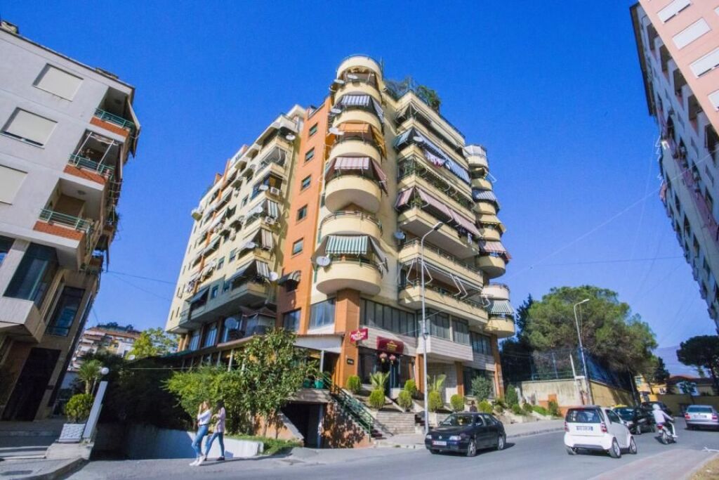 Apartament 2+1 për shitje tek stadiumit Air Albania
