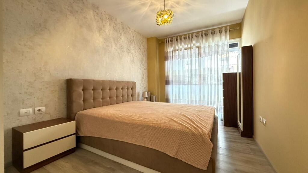 Apartament luksoz 1+1 me qira pranë Stacionit të Trenit