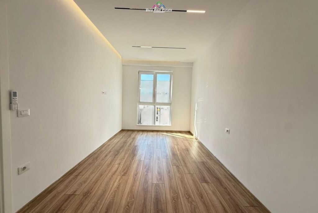 Ufficio in Affitto 2+1 Vicino al Comune di Parigi (ID BZ2824) Tirana